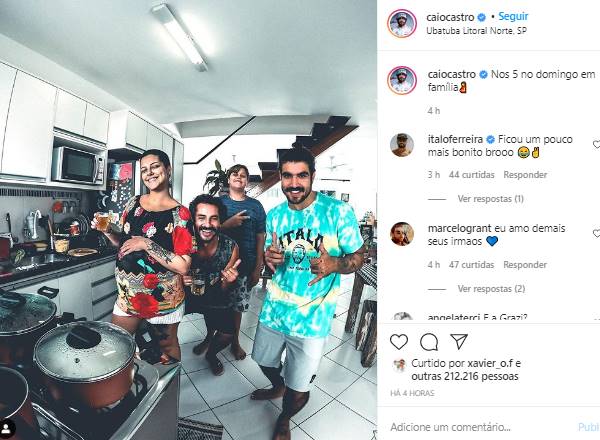 Fãs suspeitam de término após Caio Castro surgir em foto sem aliança com amigos - Foto: Reprodução/Instagram@caiocastro