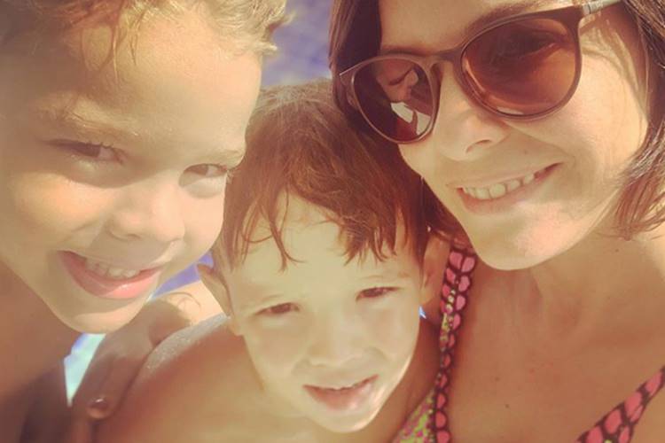 Regiane Alves com os filhos/Instagram