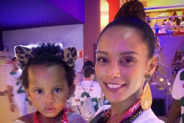 Taís Araújo e filha Taís Araújo diverte a web ao transformar o visual e virar boneca da própria filha - Foto: Reprodução/Instagram