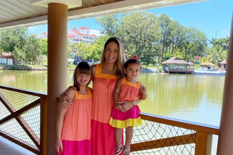 Ticiane Pinheiro e as filhas foto reprodução Instagram