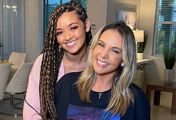 Carla Perez e a filha