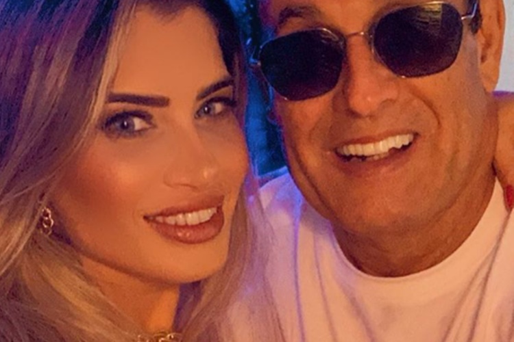 Sérgio Mallandro e nova namorada Sérgio Mallandro surpreende ao posar com nova namorada gata e seguidores não acreditam - Foto: Reprodução/Instagram