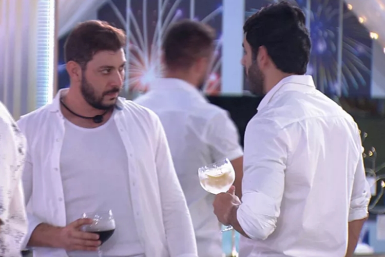 BBB 21: Na primeira festa, Rodolffo e Caio conversam sobre a psicóloga Lumena