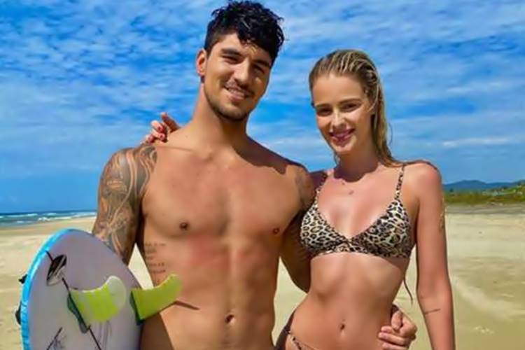 Após se casarem no Havaí, Gabriel Medina surge com Yasmin Brunet e exibe aliança - Foto: Reprodução/ Instagram