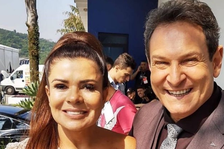 Mara Maravilha presta homenagem a amigo famoso