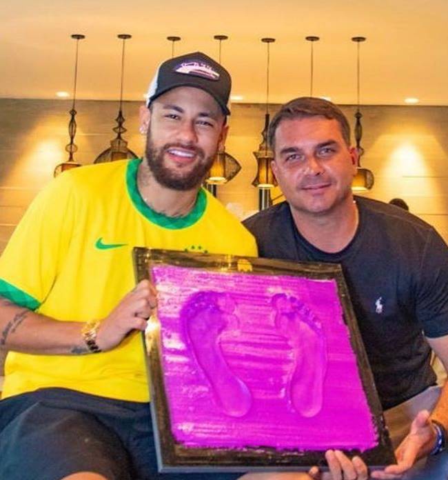 Bolsonaro fala com Neymar por chamada de vídeo e pergunta sobre ''contatinhos'' - Foto: Reprodução/Instagram
