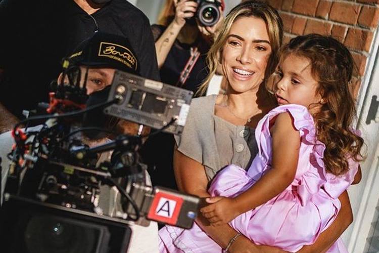 Patrícia Abravanel e filha Patricia Abravanel encanta seguidores ao mostrar bastidores de gravação com os filhos - Foto: Reprodução/Instagram