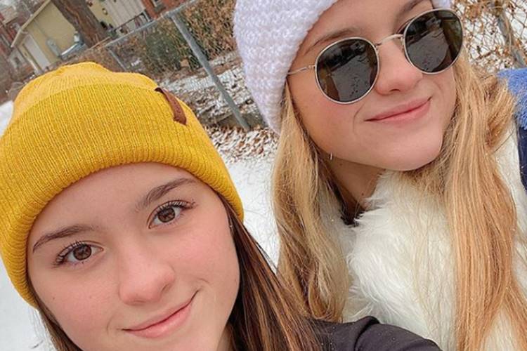Filhas gêmeas de Gugu Liberato revelam que já trocaram de lugar em prova da escola: ''Ela fez meu teste de matemática'' - Foto: Reprodução/Instagram