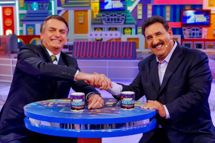 Em seu programa, Ratinho defende amigo, presidente Jair Bolsonaro: ''Muito fácil apontar o dedo e acusar'' - Foto: Reprodução/SBT - Lourival Ribeiro 