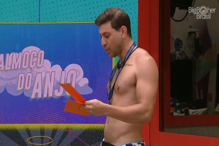 BBB 21: Caio chora ao ver a família e pensa em desistir do reality