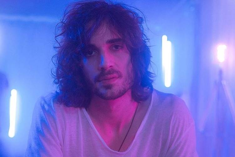 Fiuk BBB 21: Mesmo confinado, Fiuk lança clipe de música que fala sobre amor - Foto: Reprodução/ Youtube