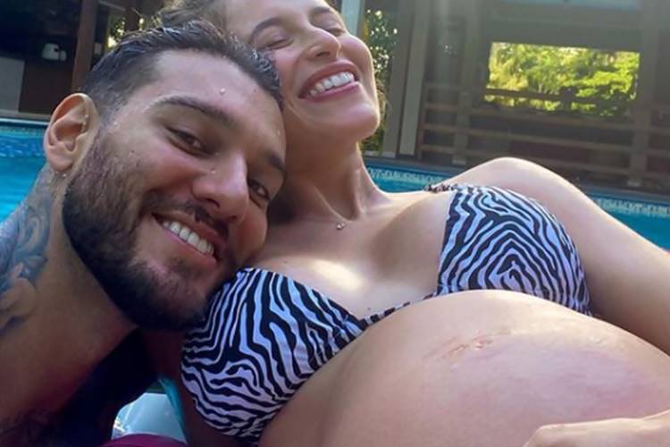 Lucas Lucco mostra barrigão de Lorena Carvalho no 8º mês de gravidez: "Agora vem" - Foto: Reprodução/ Instagram