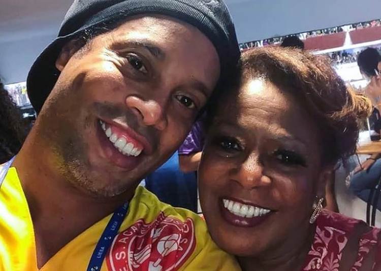 Ronaldinho e a mãe - Instagram