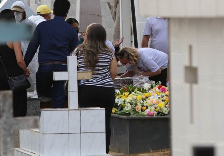 Zezinho Correa - familia se despede - Ag. News