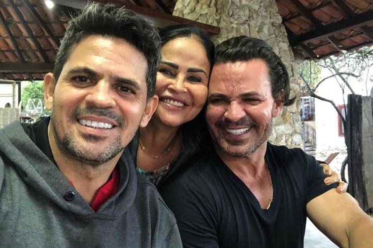 Eduardo Costa pede por orações pela sua mãe, diagnosticada com Covid-19: ''Orem pela recuperação dela'' - Foto: Reprodução/ Instagram