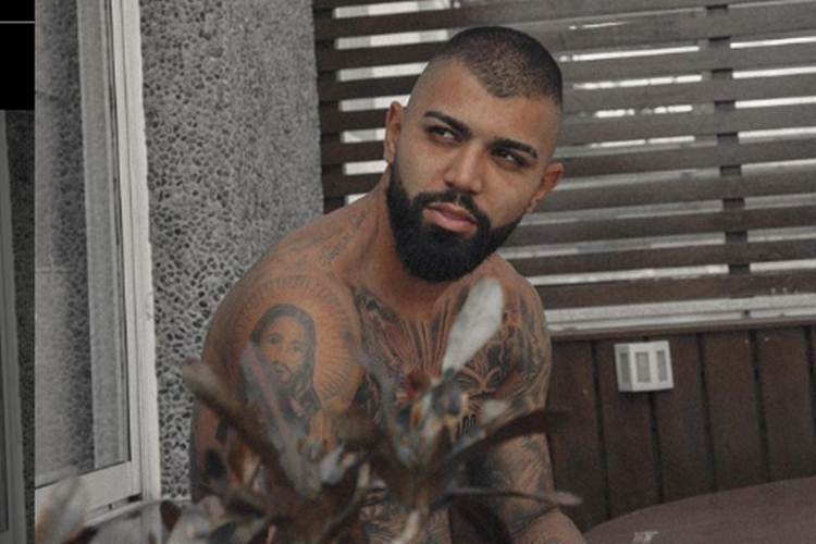 Gabigol é flagrado em aglomeração de cassino clandestino, em São Paulo