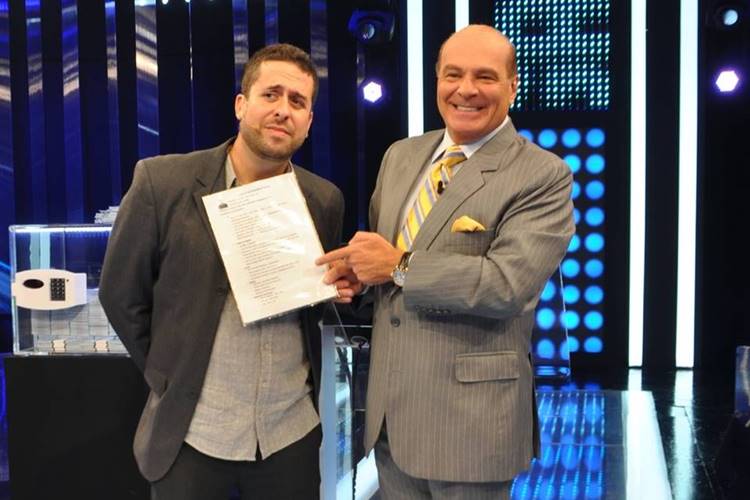 Após pedir emprego no ao vivo na Sônia Abrão, Maurício Meirelles é contratado pela RedeTV! - Foto: Reprodução/ RedeTV!