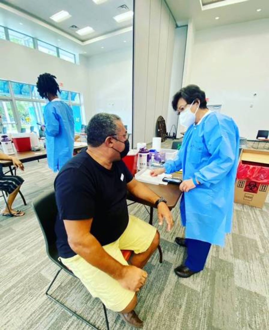 Mauro Machado é vacinado contra covid