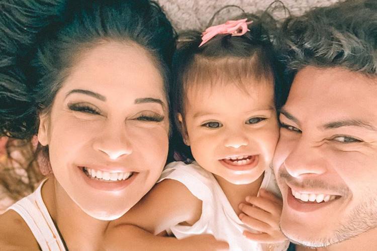 Mayra Cardi, Sophia e Arthur Aguiar Ao comemorar aniversário de ex-marido, Mayra Cardi se declara a Arthur Aguiar: ''Sigo te amando'' - Foto: Reprodução/ Instagram