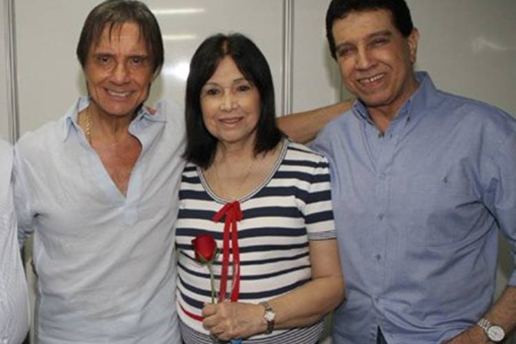 Roberto Carlos e seus irmãos, Norma Braga e Lauro Braga/ Reprodução Twitter