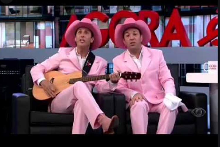 Rosa e Rosinha dupla sertaneja foto reprodução Agora é tarde Band em 2013 Rosa e Rosinha dupla sertaneja foto reprodução Agora é tarde Band em 2013