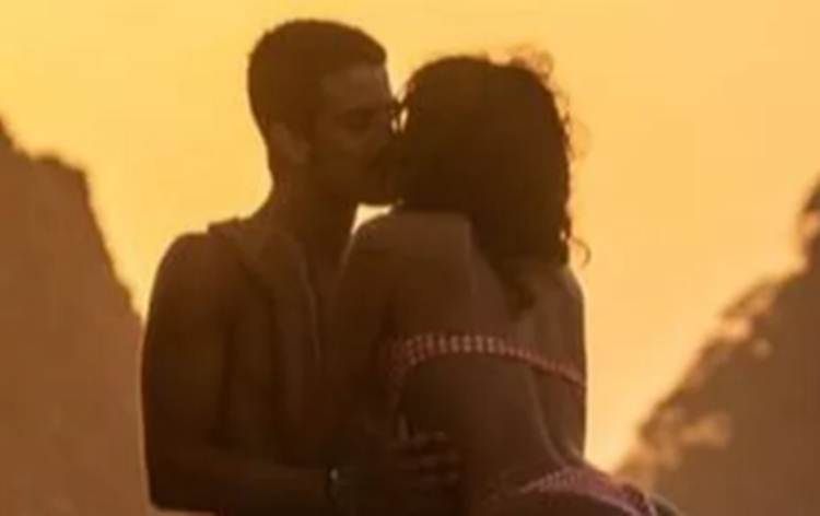 Bruna Marquezine e Enzo Celulari comemoram o ‘Dia do Beijo’ em clima de romance