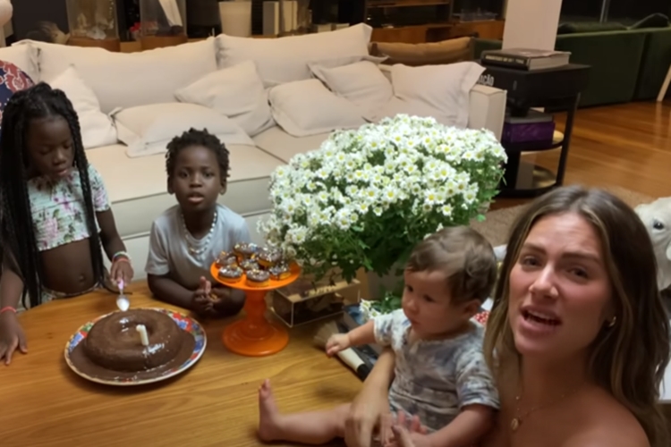 Giovanna Ewbank mostra surpresa que filhos fizeram para o aniversariante Bruno Gagliasso