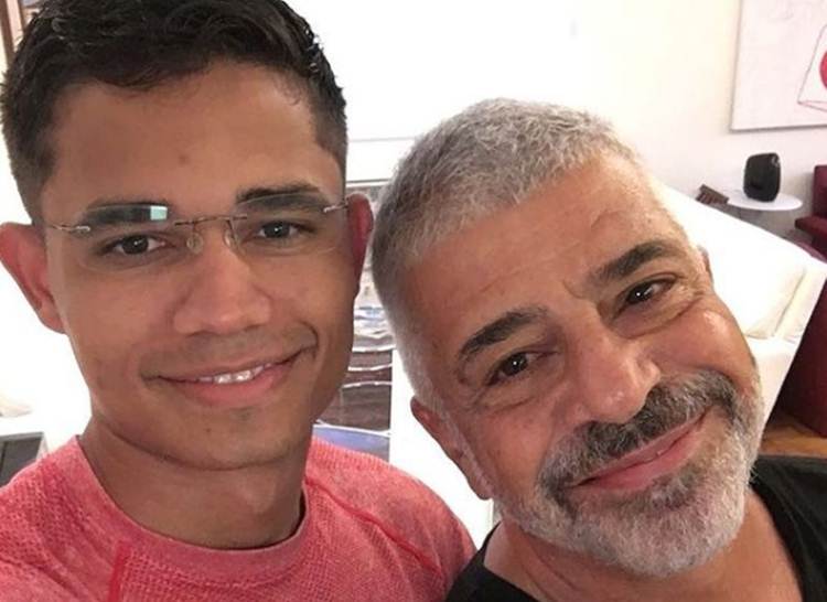 Lulu Santos comemora três anos ao lado de Clebson Teixeira