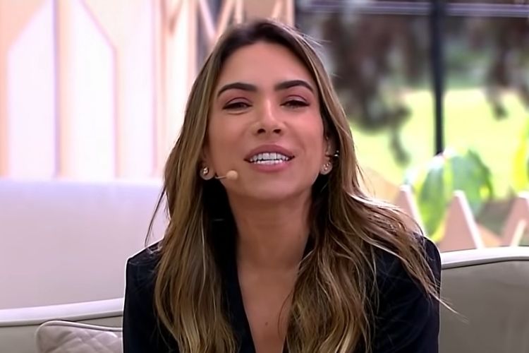 Ao vivo, Patrícia Abravanel chora de saudades de Silvio Santos