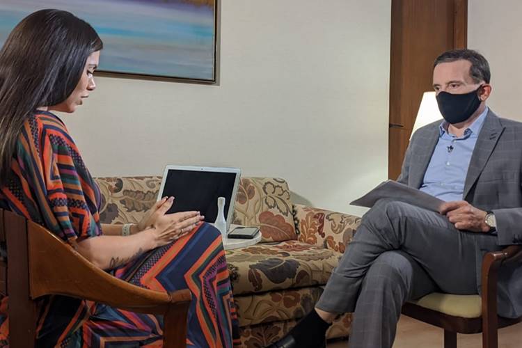 Roberto Cabrini entrevista ex-mulheres de Tom Veiga e Domingo Espetacular garante a vice-liderança absoluta