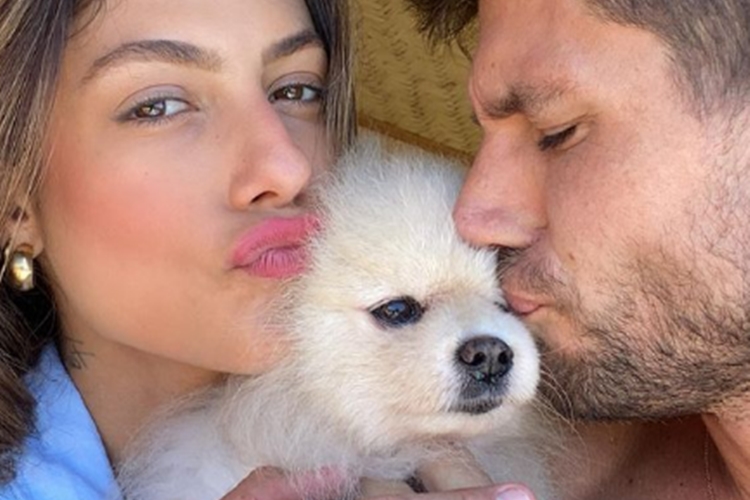 Mari Gonzalez cachorro Marsh e esposo , Jonas Sulzbach, foto reprodução Instagram
