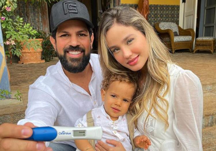 Sorocaba e Biah Rodrigues com teo - Instagram