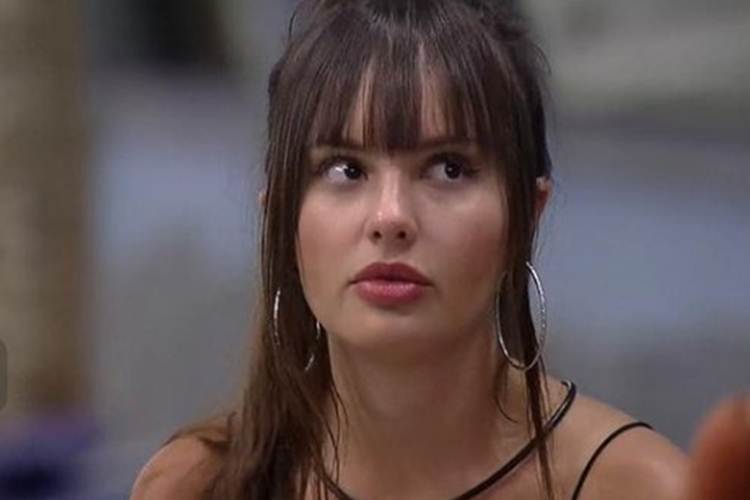 Thais Braz se revolta após ser sondada por empresa falsa