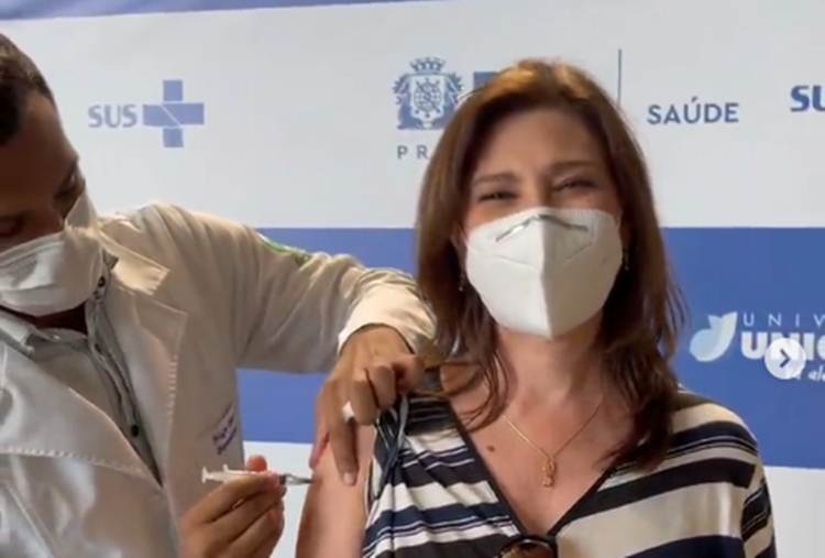 Beth Goulart vacina - Instagram