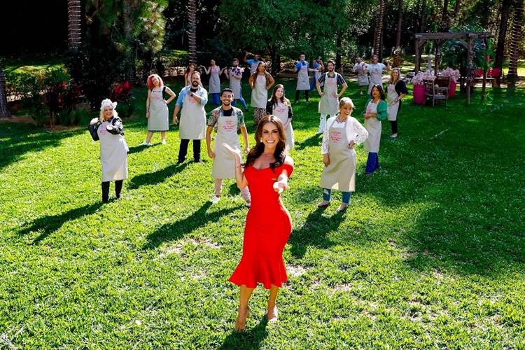 Nadja com os participantes Nadja com os participantes (Beatriz Nadler/SBT)