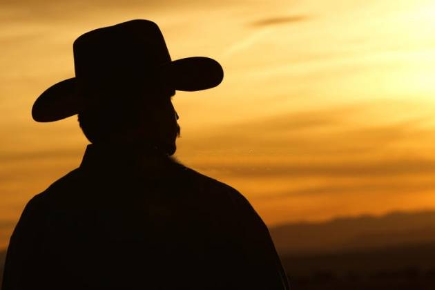Cantor sertanejo fecha contrato para Big Brother Brasil 23