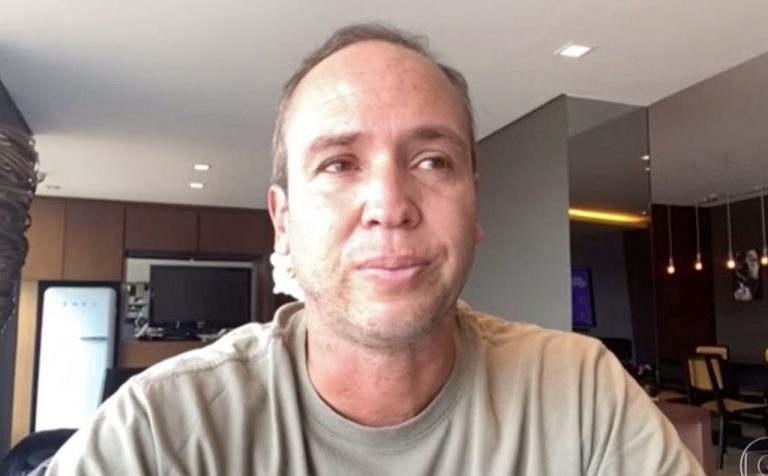Caio Ribeiro surge na Globo careca, após anunciar tratamento contra o câncer
