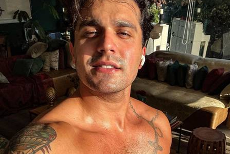 Luan Santana chama a atenção ao posar sem camisa: “Musculoso”