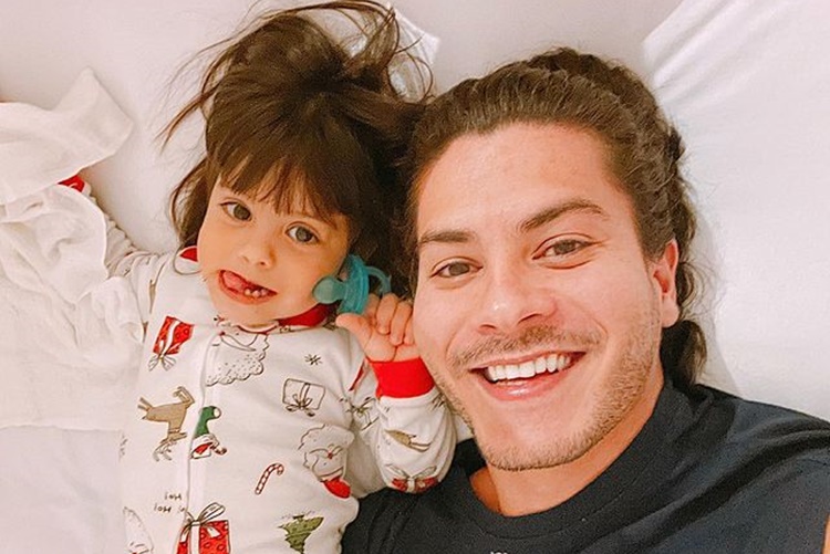 Arthur Aguiar mostra detalhes do aniversário de três anos da filha, Sophia