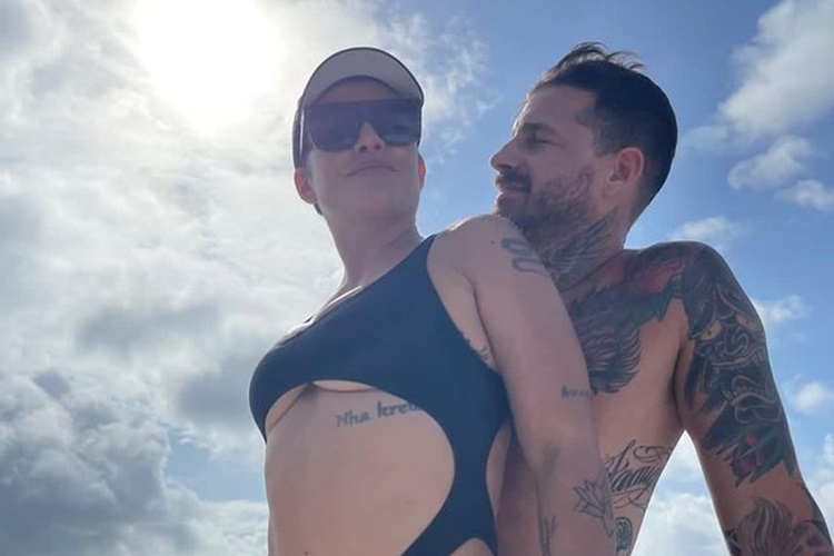 Com direito a mão boba, Cleo posta cliques ousados com o marido: “Que casalzão”