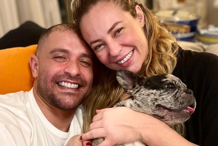Ao lado de Diogo Nogueira, Paolla Oliveira apresenta cachorro de estimação e deixa web encantada