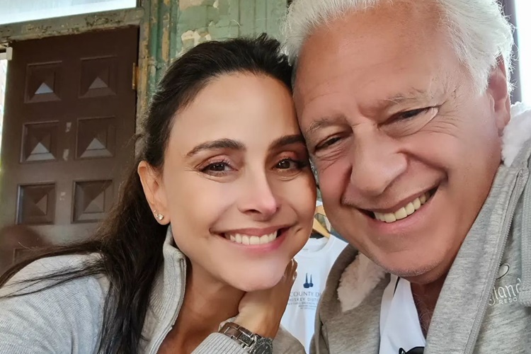 Alexandra Martins posta clique romântico com Antônio Fagundes: “Chamegando meu amor”