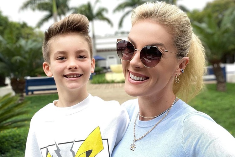 Ana Hickmann posta cliques encantadores ao lado do filho e se declara: “Menino mais lindo”