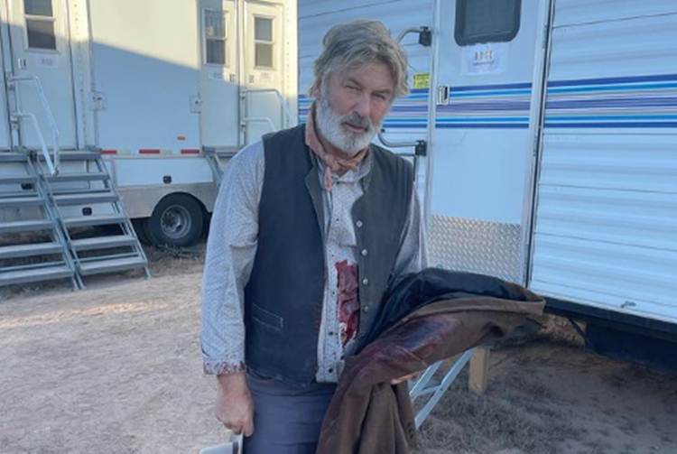 Alec Baldwin nos bastidores de Rust - Instagram