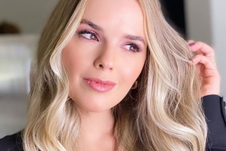 Mãe de duas, Thaeme Mariôto posta foto com a família e brinca: “Até dá vontade de ter mais um”