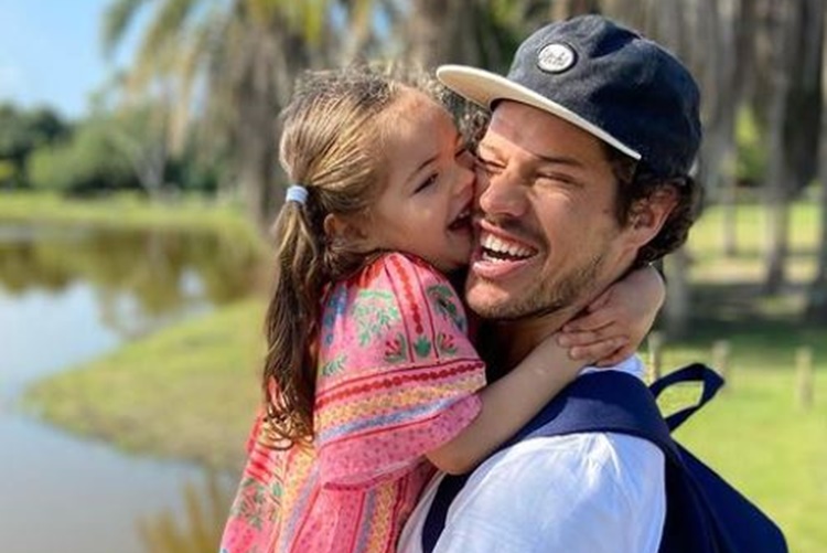 José Loreto mostra momento fofo com a filha, Bella: “Minha obra prima”