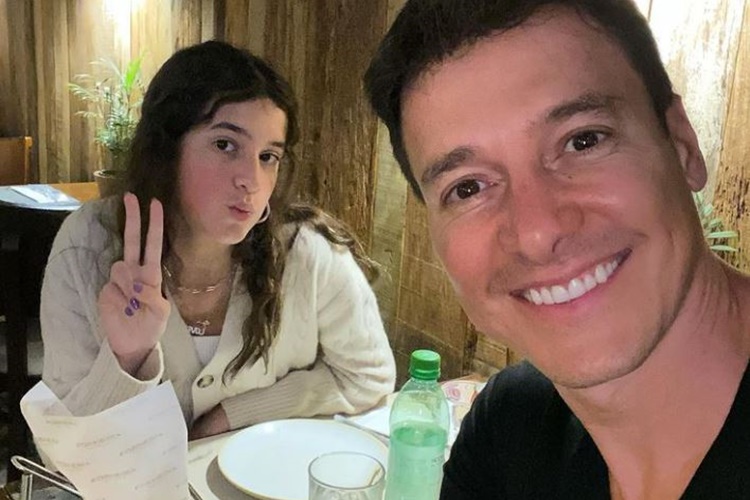 Rodrigo Faro curte jantar ao lado da filha, Maria Viel: “Minha princesa número 2”