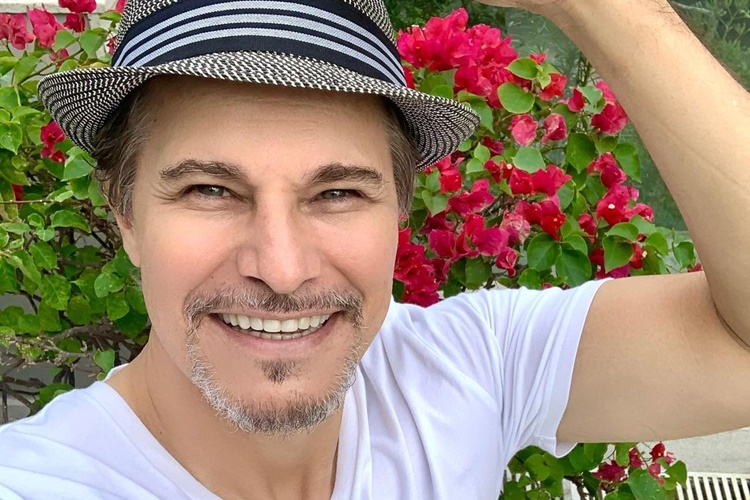 Em Nova York, Edson Celulari se derrete pela esposa e filha: “Minhas meninas”