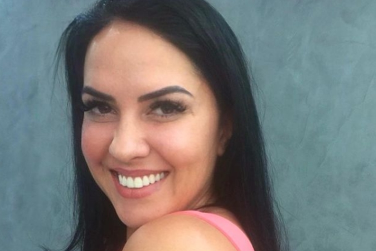 Graciele Lacerda celebra segunda dose da vacina contra a covid-19