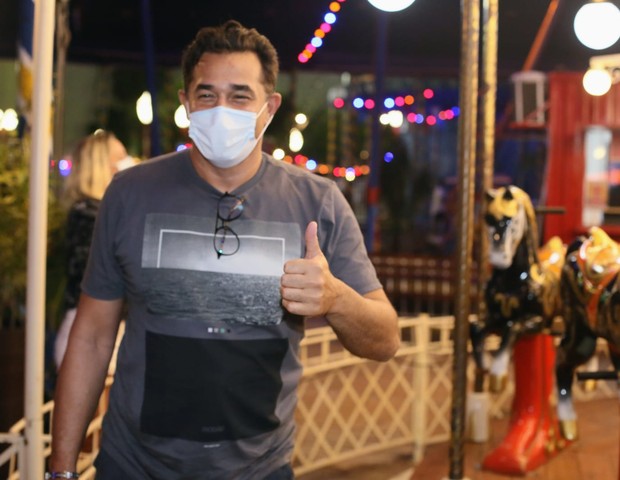 Ator Luciano Szafir prestigia espetáculo circense Abracadabra (Foto: Daniel Delmiro/AgNews)